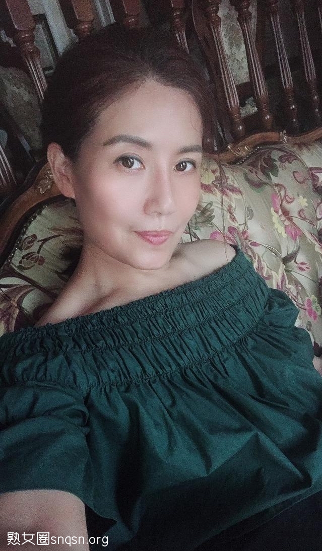 【熟女推荐】40岁美丽的熟姐风情魅力容颜依旧，长期出原
