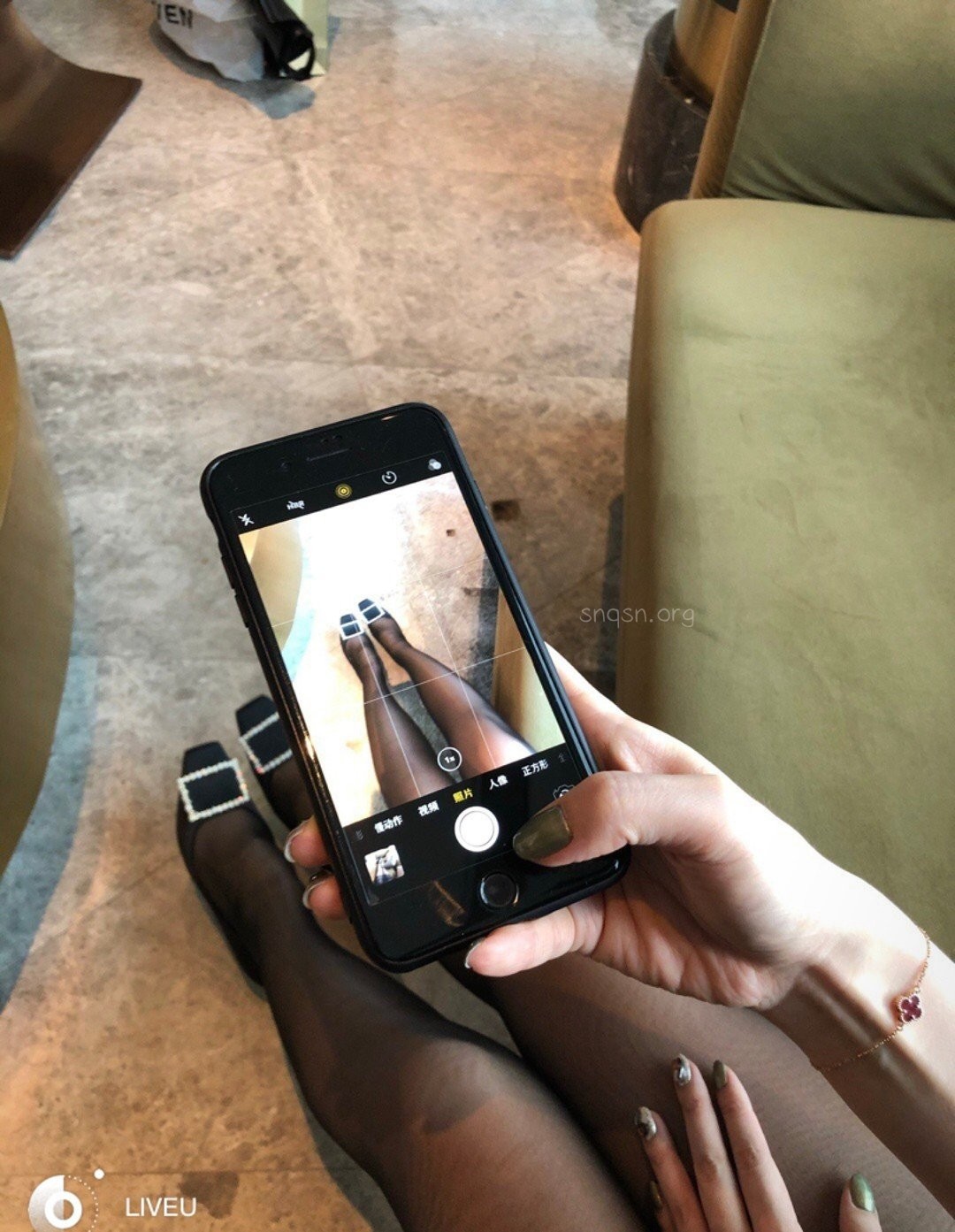 (225)御姐的暴力踩踏就喜欢这种仰头俯视的气场#微博美腿大赛[超话]##大长腿##高跟##性.jpg