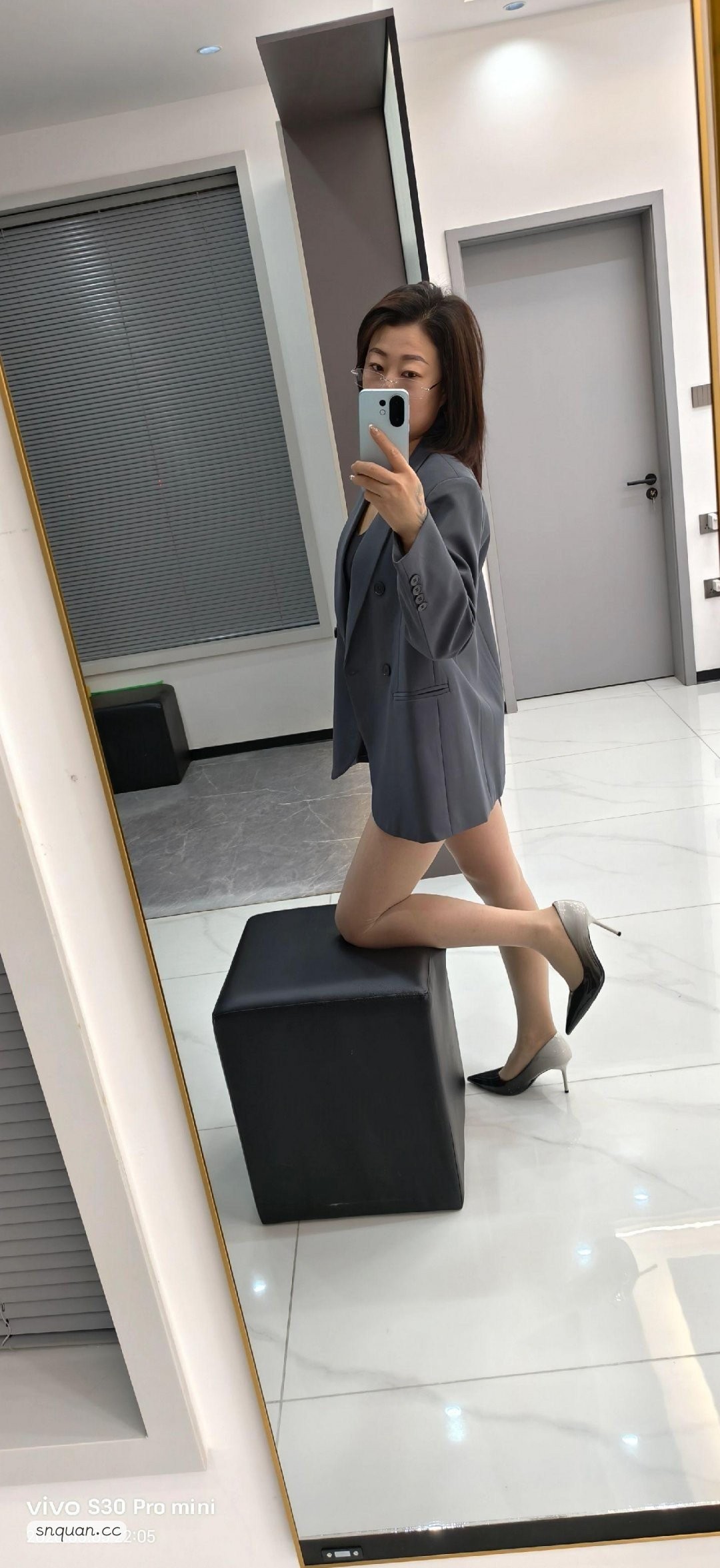 222557n9qe98qqyzlilyra.jpg